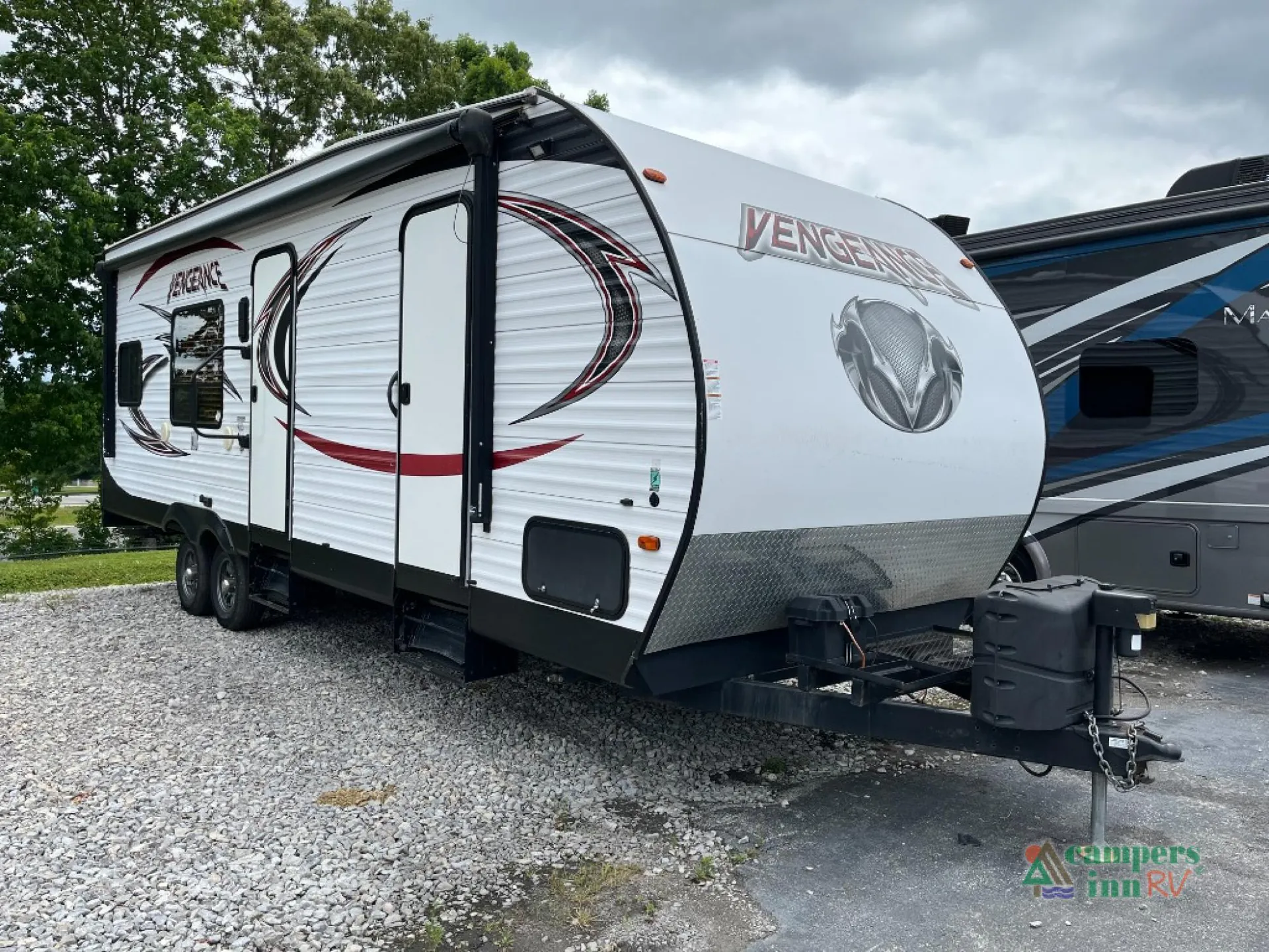 2017 Forest River Vengeance Rogue 25V - Photo 2