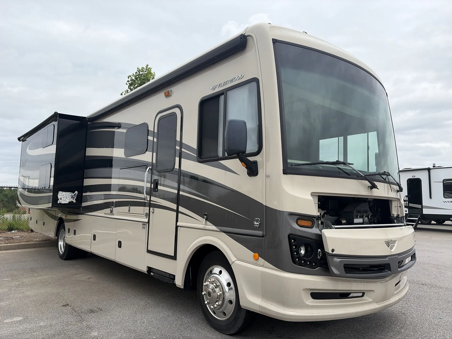 2017 fleetwood Bounder 36H - Photo 2