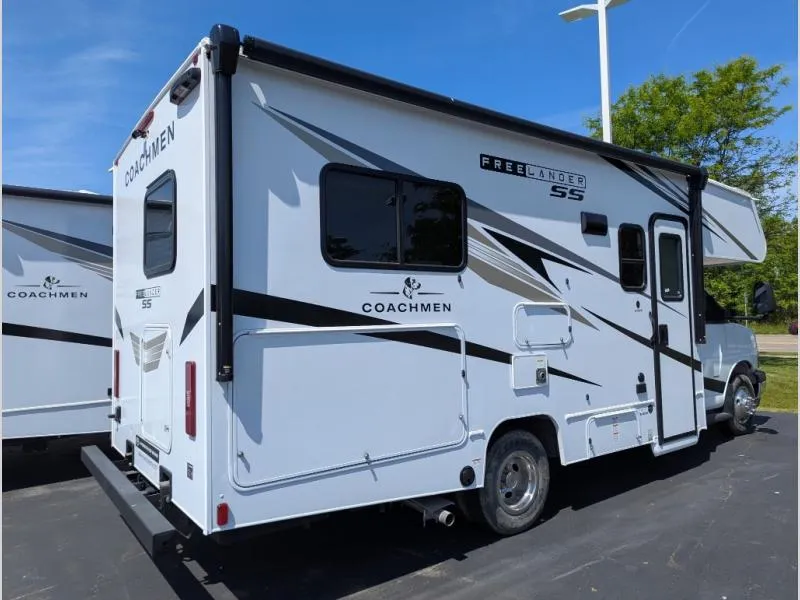2026 Coachmen Freelander 21QSS CHEVY 3500 - Photo 3