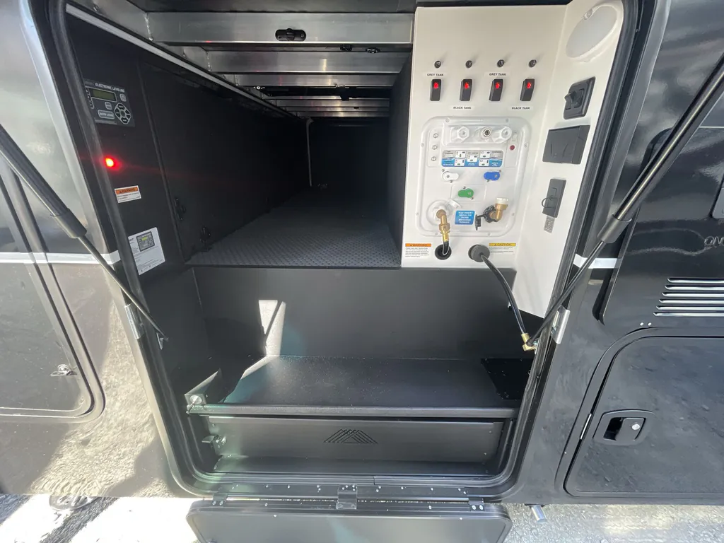 2026 Brinkley Model G 3950, Photos photo 4