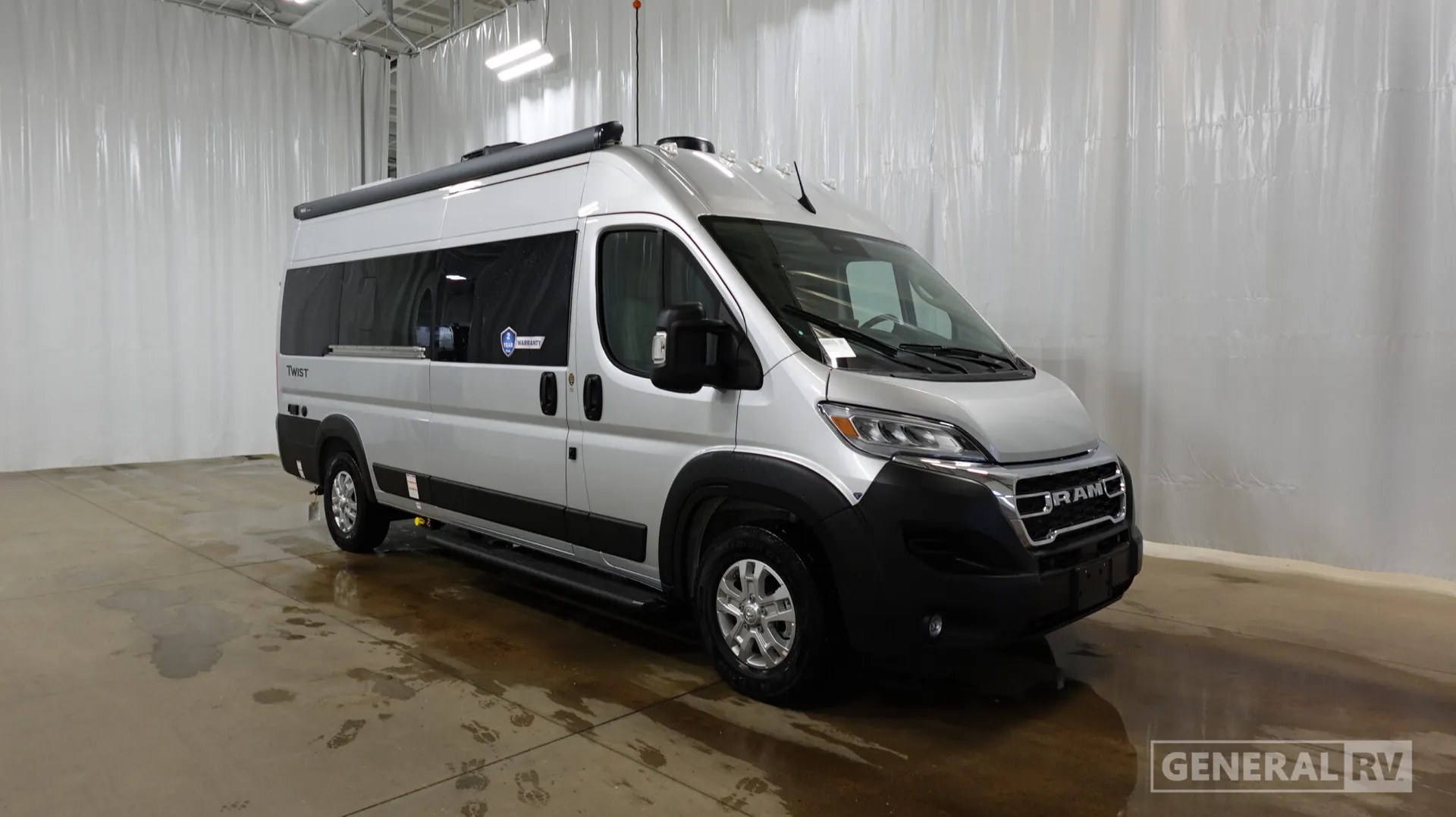 2027 Thor Motor Coach Twist 20L - Photo 2