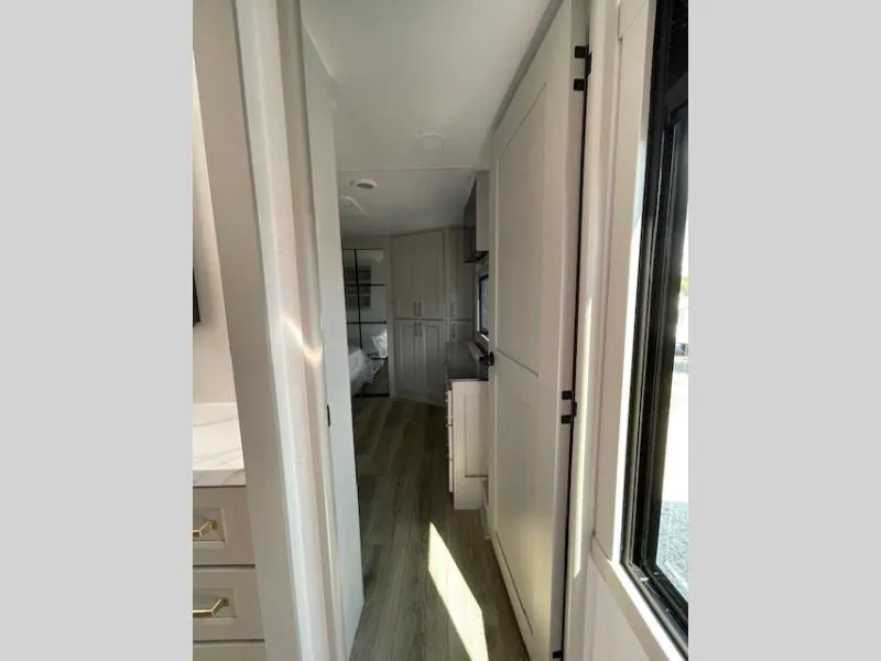 2026 Brinkley Model G 4000, Photos photo 27