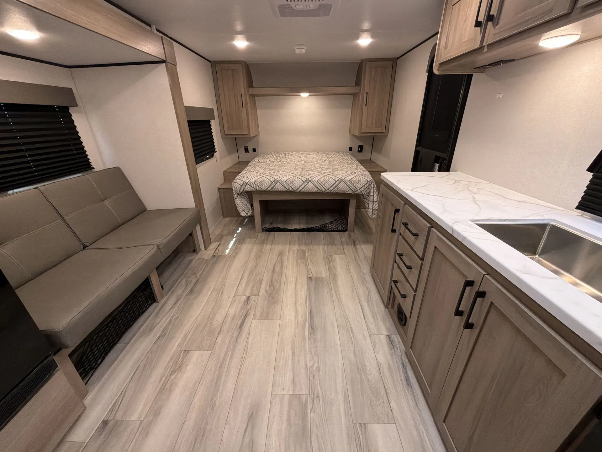 2025 Keystone Coleman Light 18RX — living area main