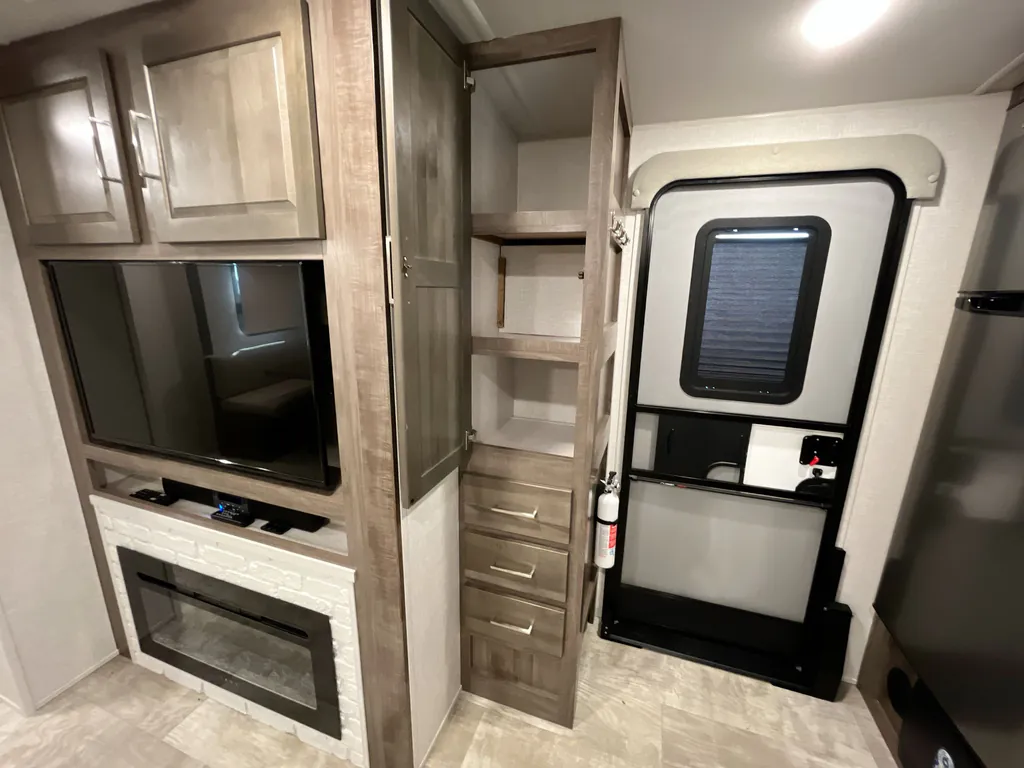 2023 Forest River Rockwood Ultra Lite 2614BS, Photos photo 13