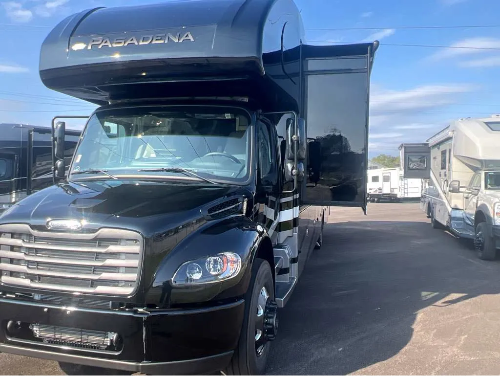 2026 Thor Motor Coach Pasadena 38FX - Photo 3