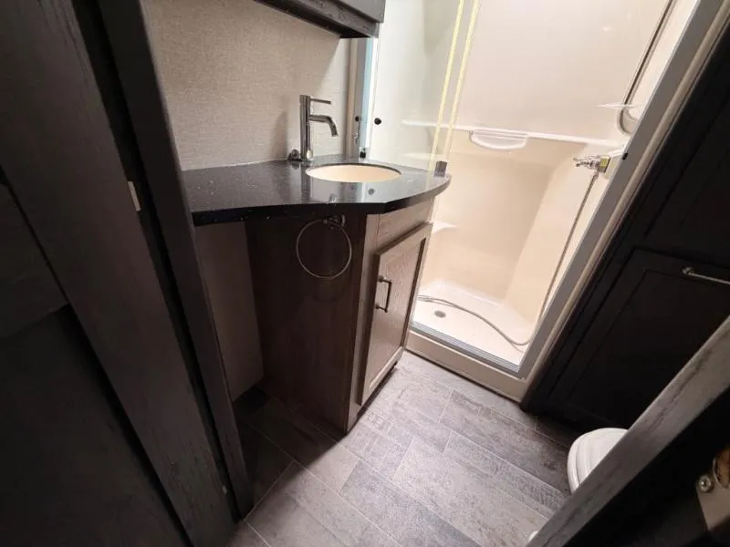 2017 Keystone RV Fuzion Used    384 - Photo 4