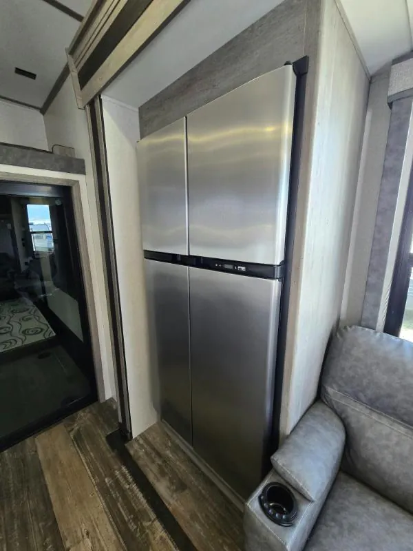 2021 Keystone Raptor 423, Photos photo 6