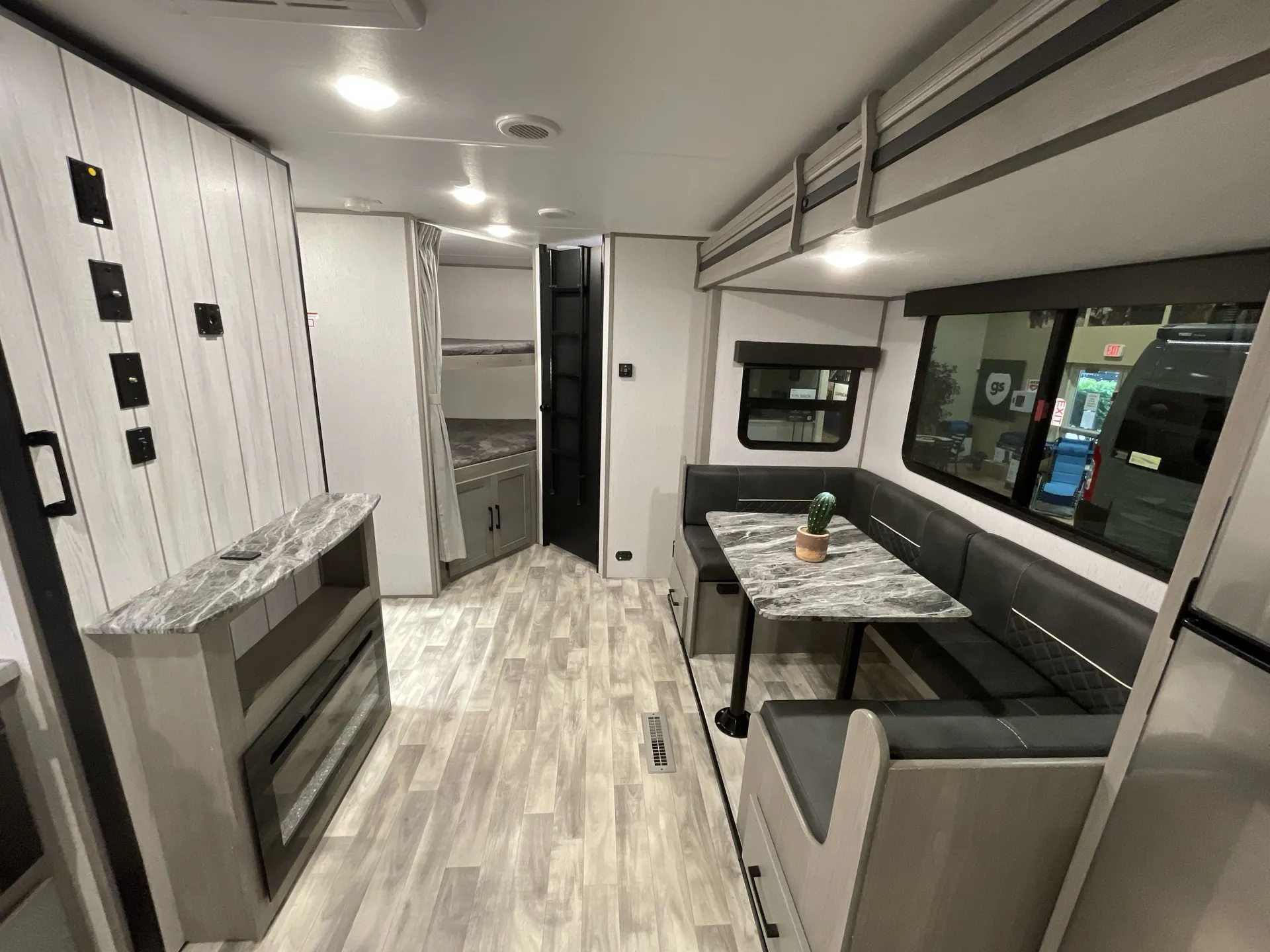 2022 Dutchmen Kodiak Ultra-Lite 248BHSL — living area main