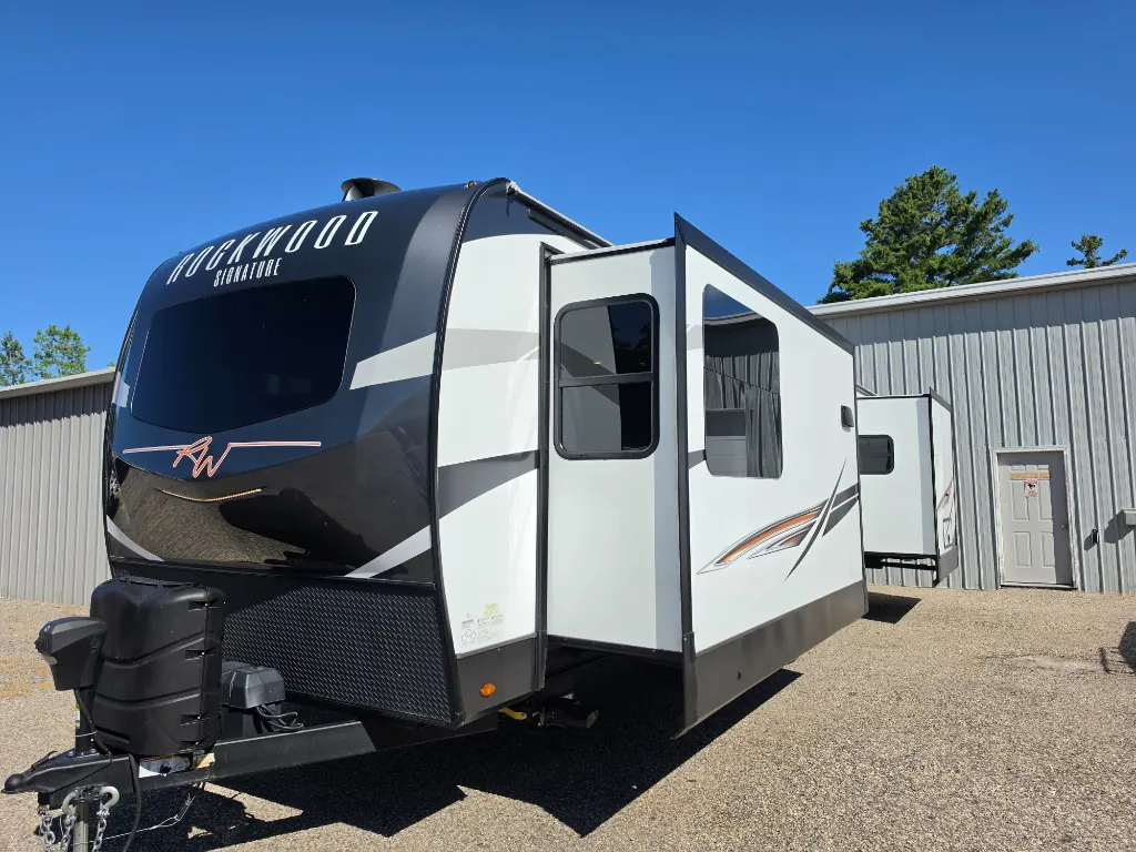 2022 Forest River Rockwood Signature Ultra Lite 8324SB - Photo 3