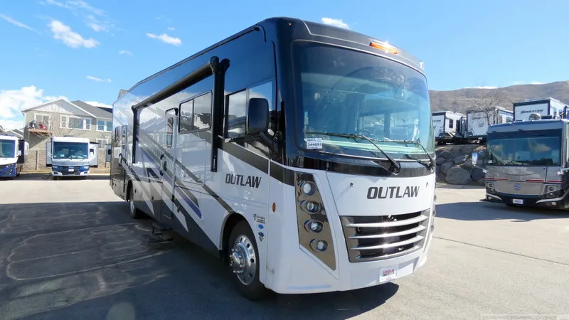 2026 Thor Motor Coach Outlaw Wild West Edition 38K - Photo 2