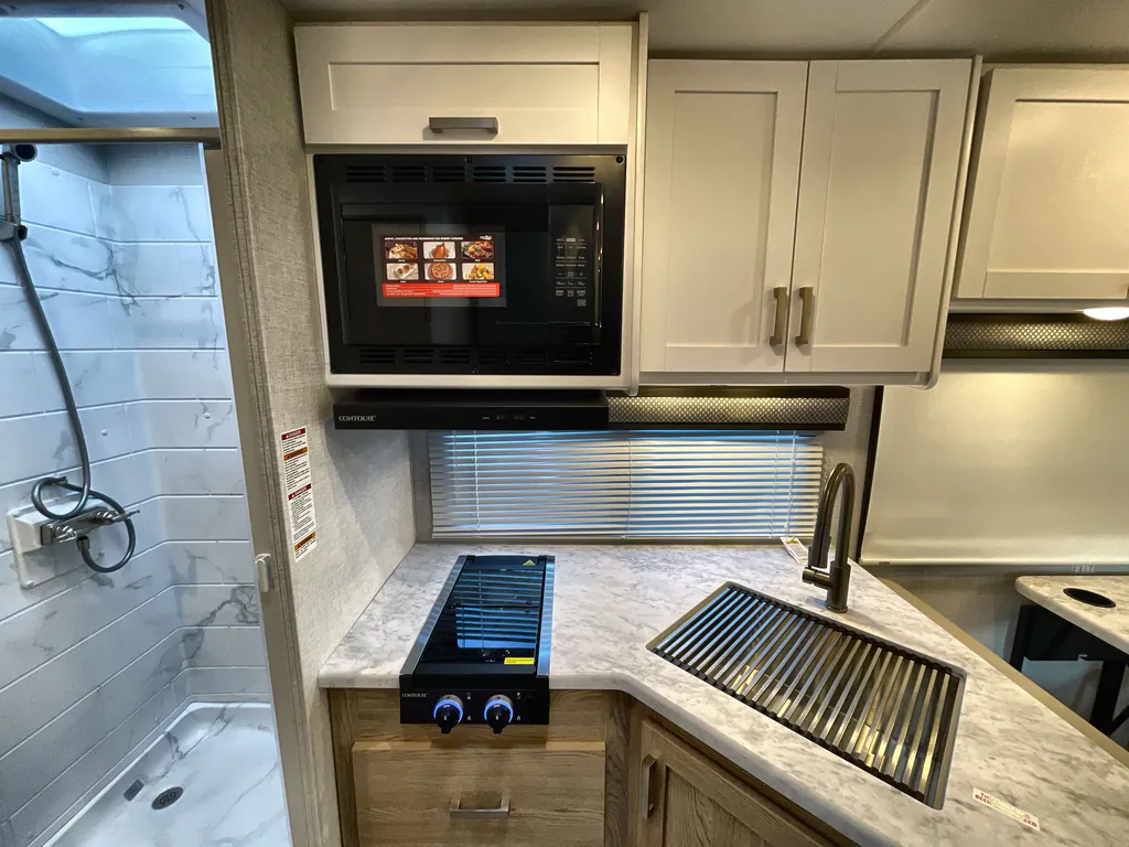 2026 Thor Motor Coach Freedom Elite 28HZ, Photos photo 10
