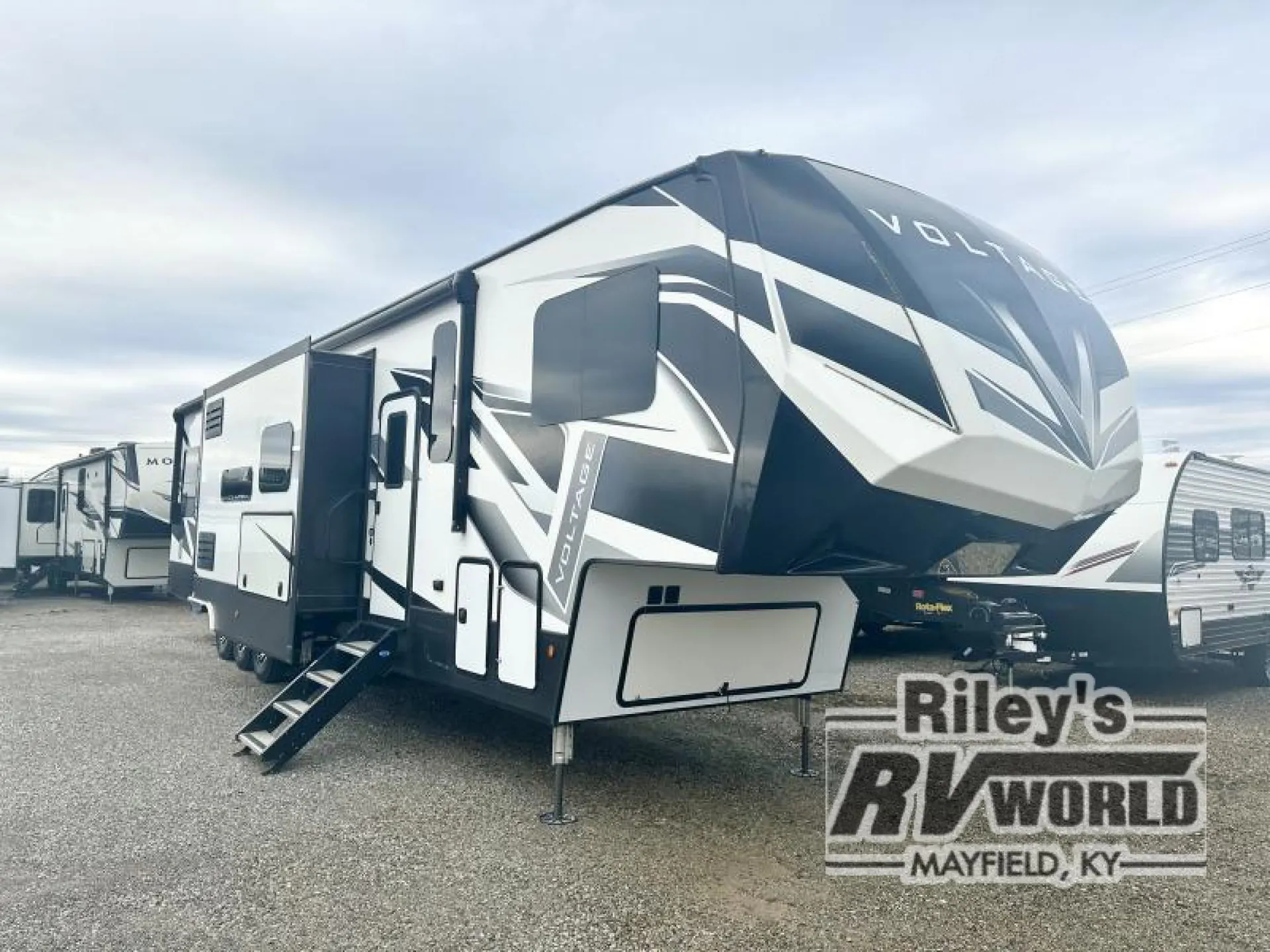 2020 Dutchmen Voltage 4175 dealer photo 1 from Riley's RV World - Sales