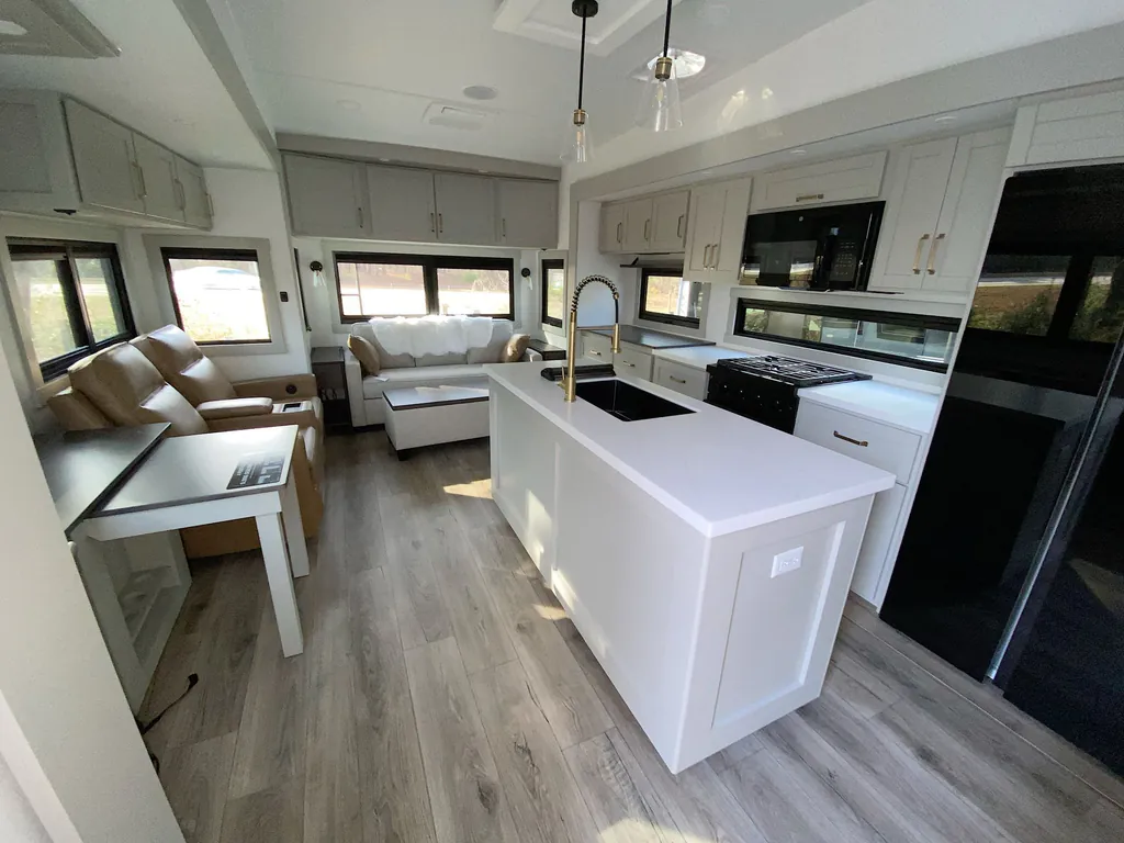 2026 Brinkley Model Z 3600, Photos photo 23