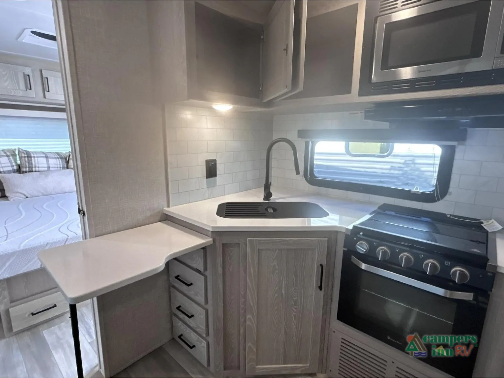 2022 Forest River Rockwood Ultra Lite 2706WS — Photo 7