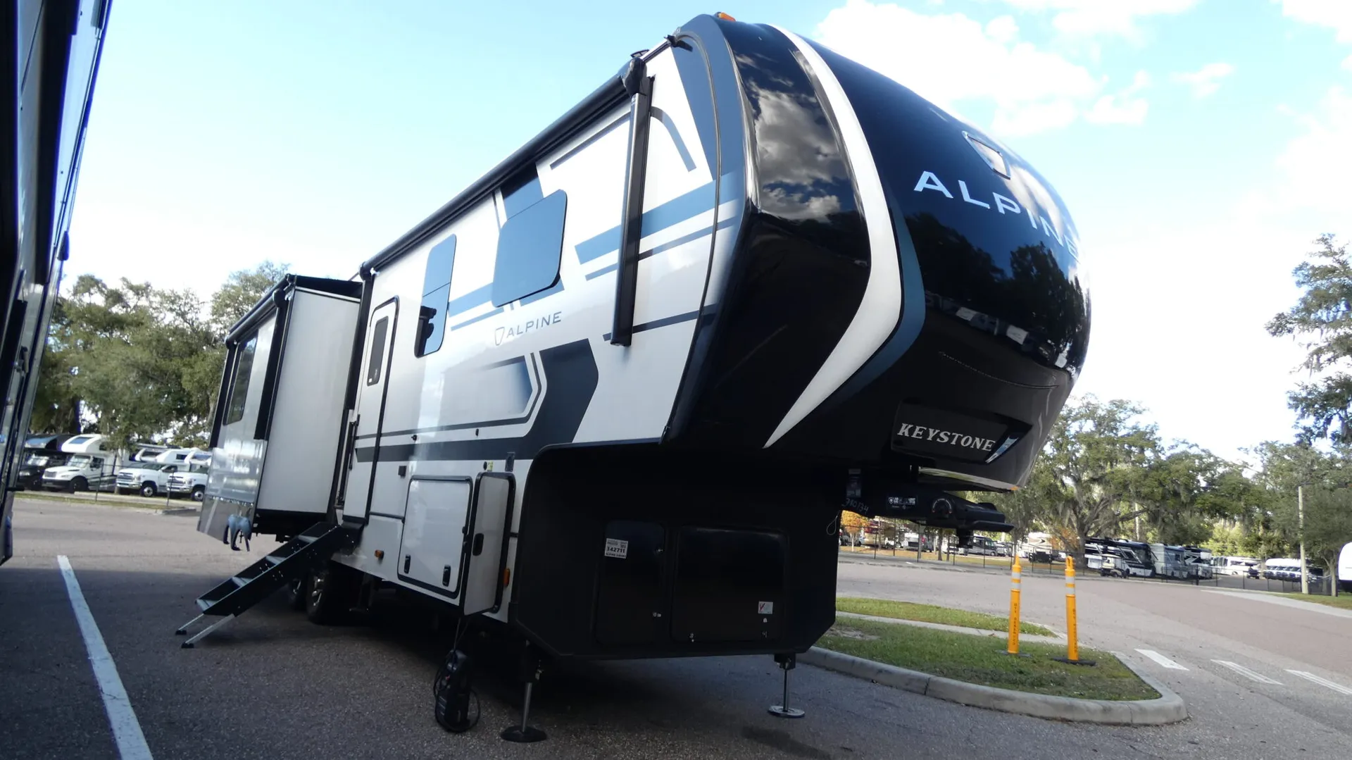 2026 Keystone Alpine 3100RE - Photo 2