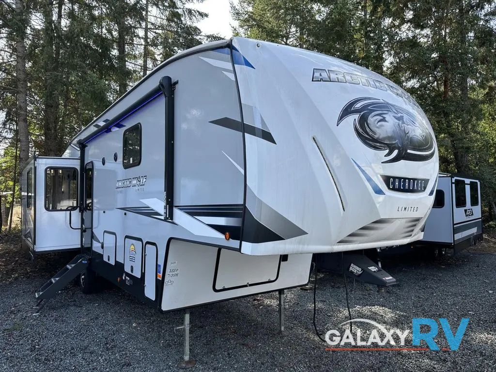 2022 Forest River Cherokee Arctic Wolf 3550 SUITE, Photos photo 2