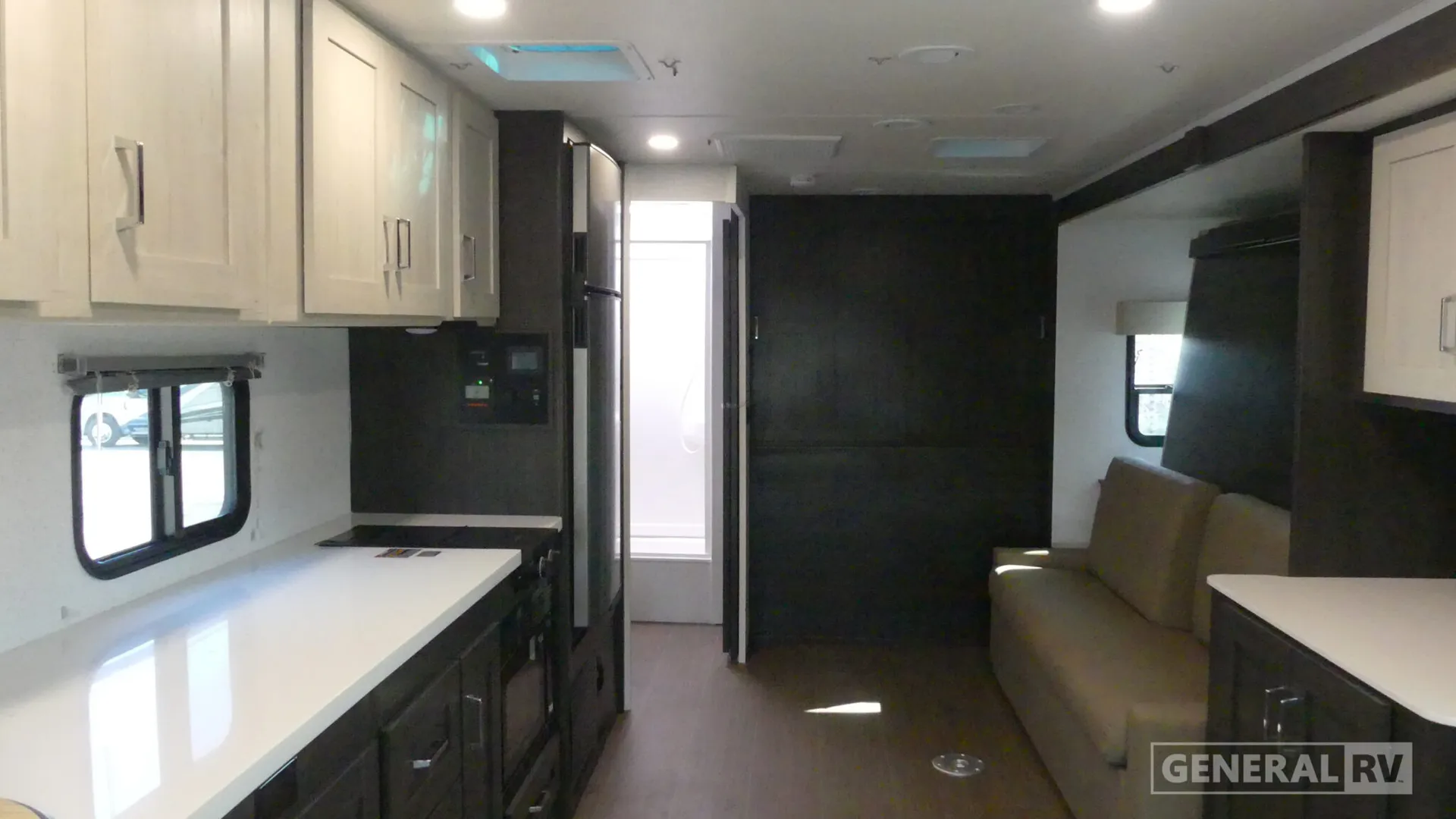 2027 Winnebago Sunflyer 28MB - Photo 3