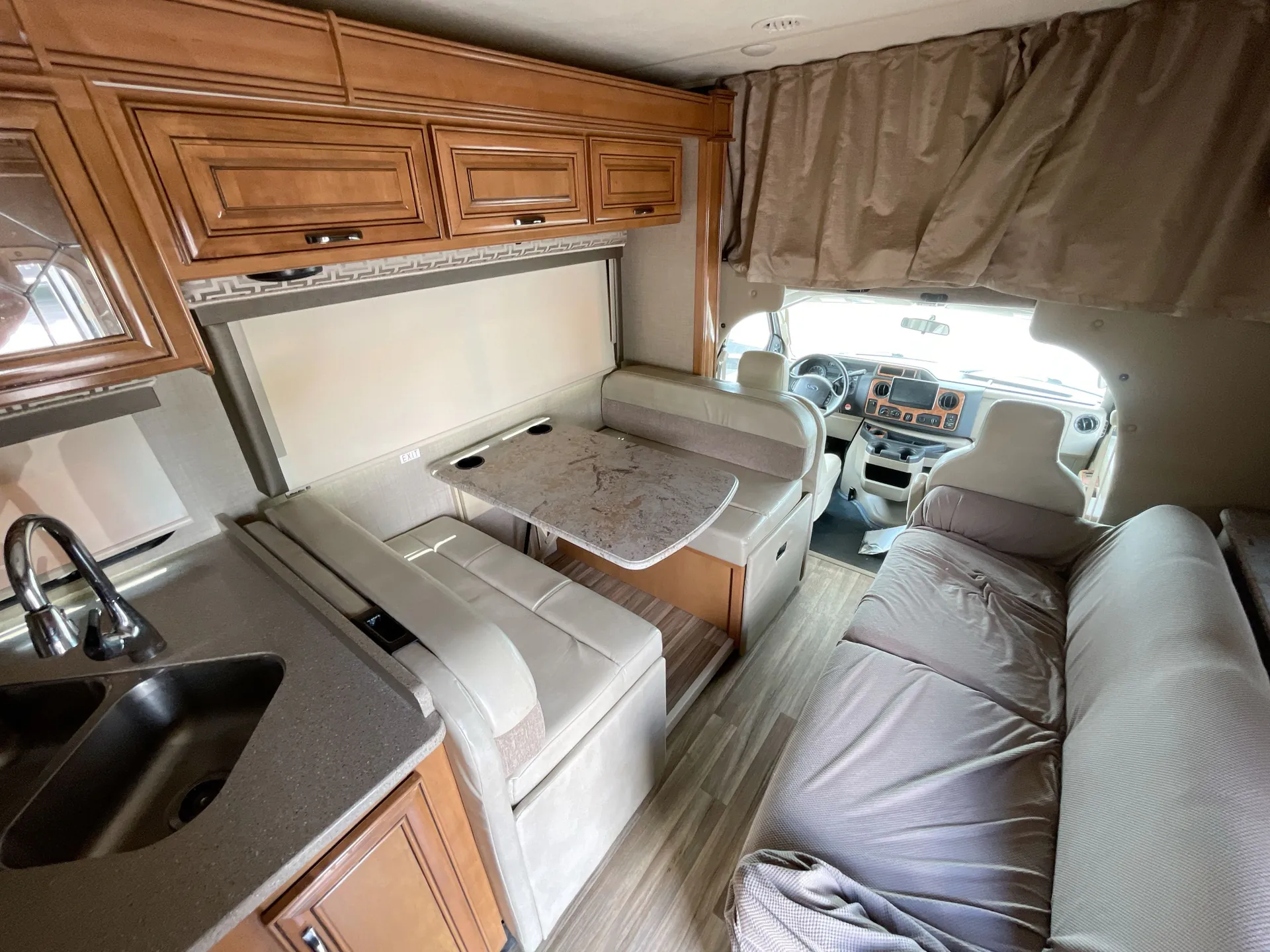 2017 Thor Motor Coach Chateau 31E - Photo 3