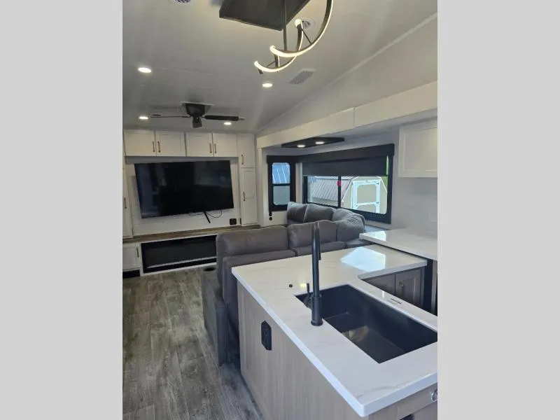 2027 Jayco Eagle 335LSTS - Photo 4