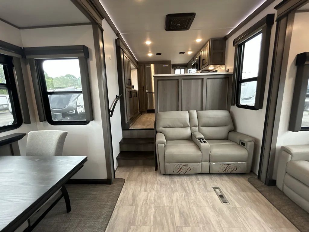 2023 Keystone Montana 3901RK, Photos photo 2
