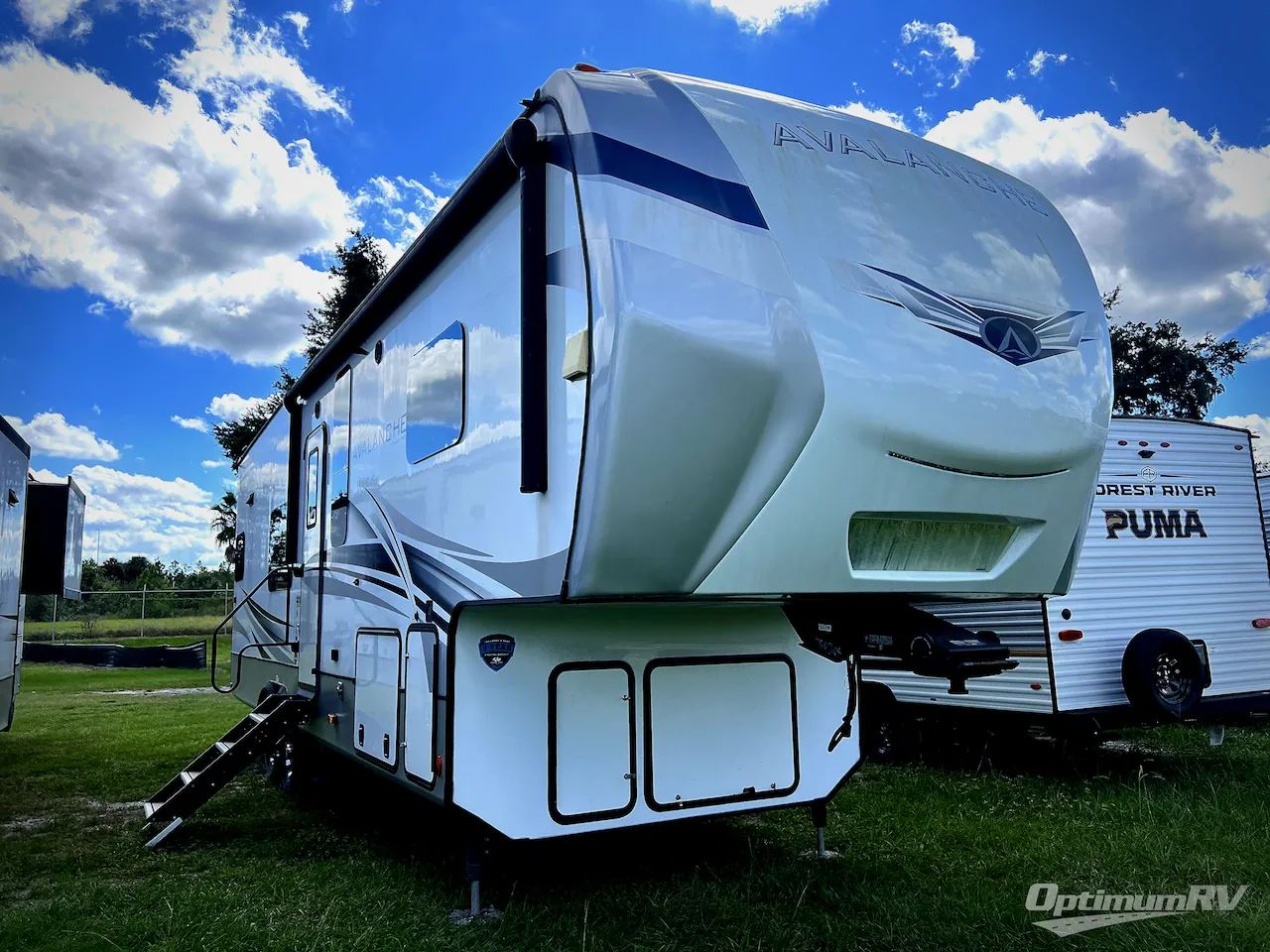 2023 Keystone Avalanche 295RK - Photo 2