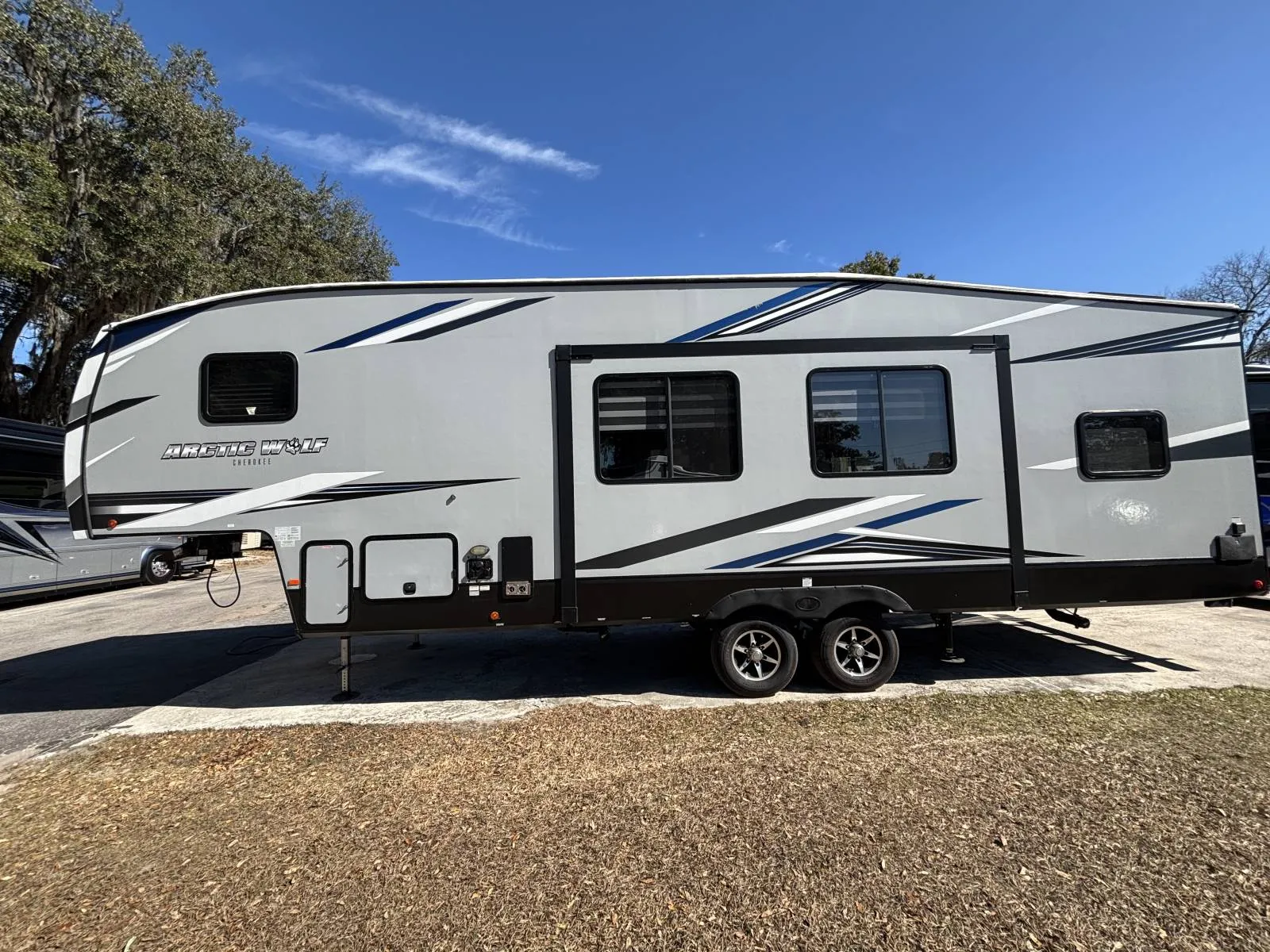 2022 Forest River Cherokee Arctic Wolf 287BH - Photo 3