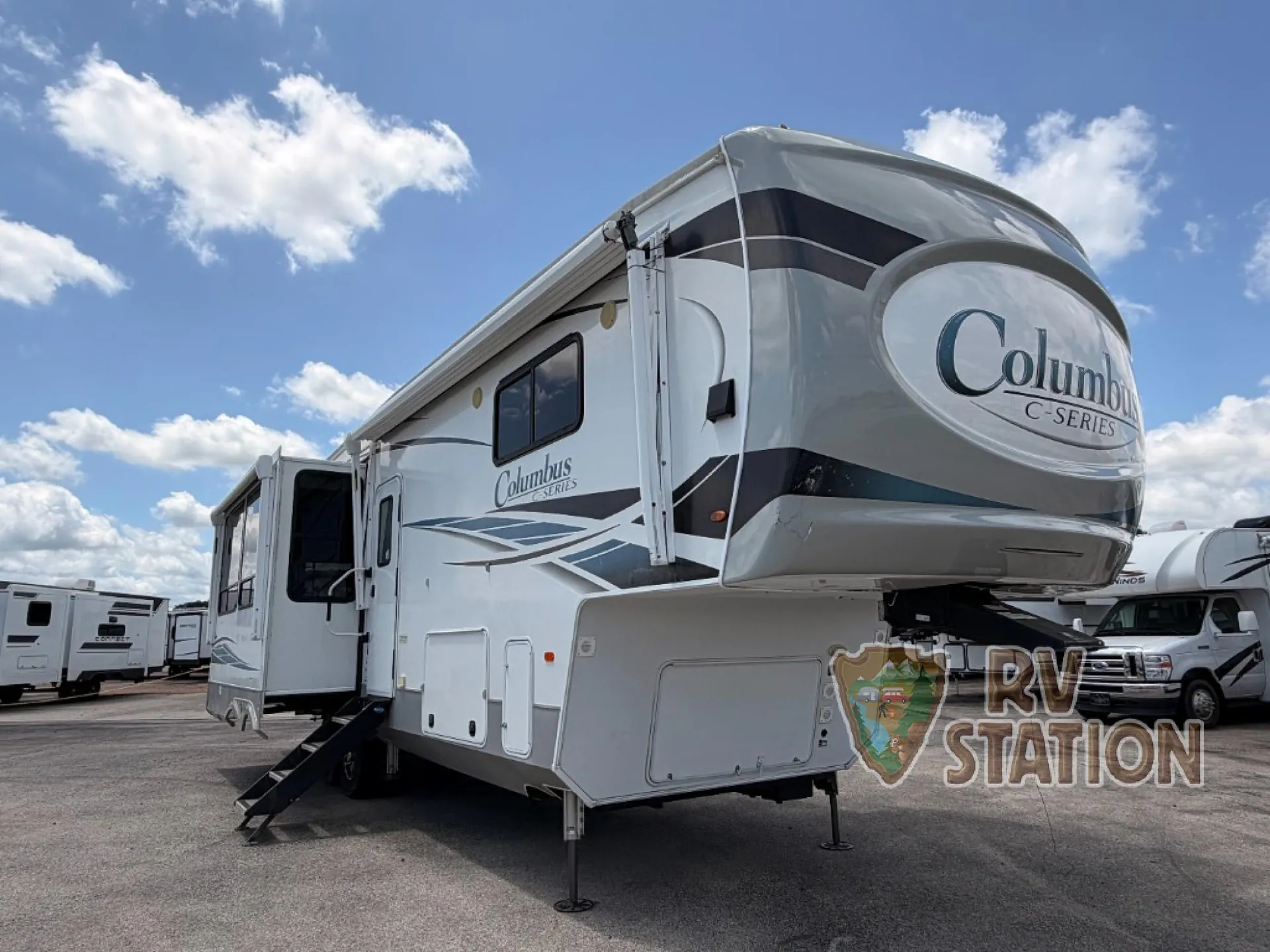 2022 Palomino Columbus 299RL - Photo 3