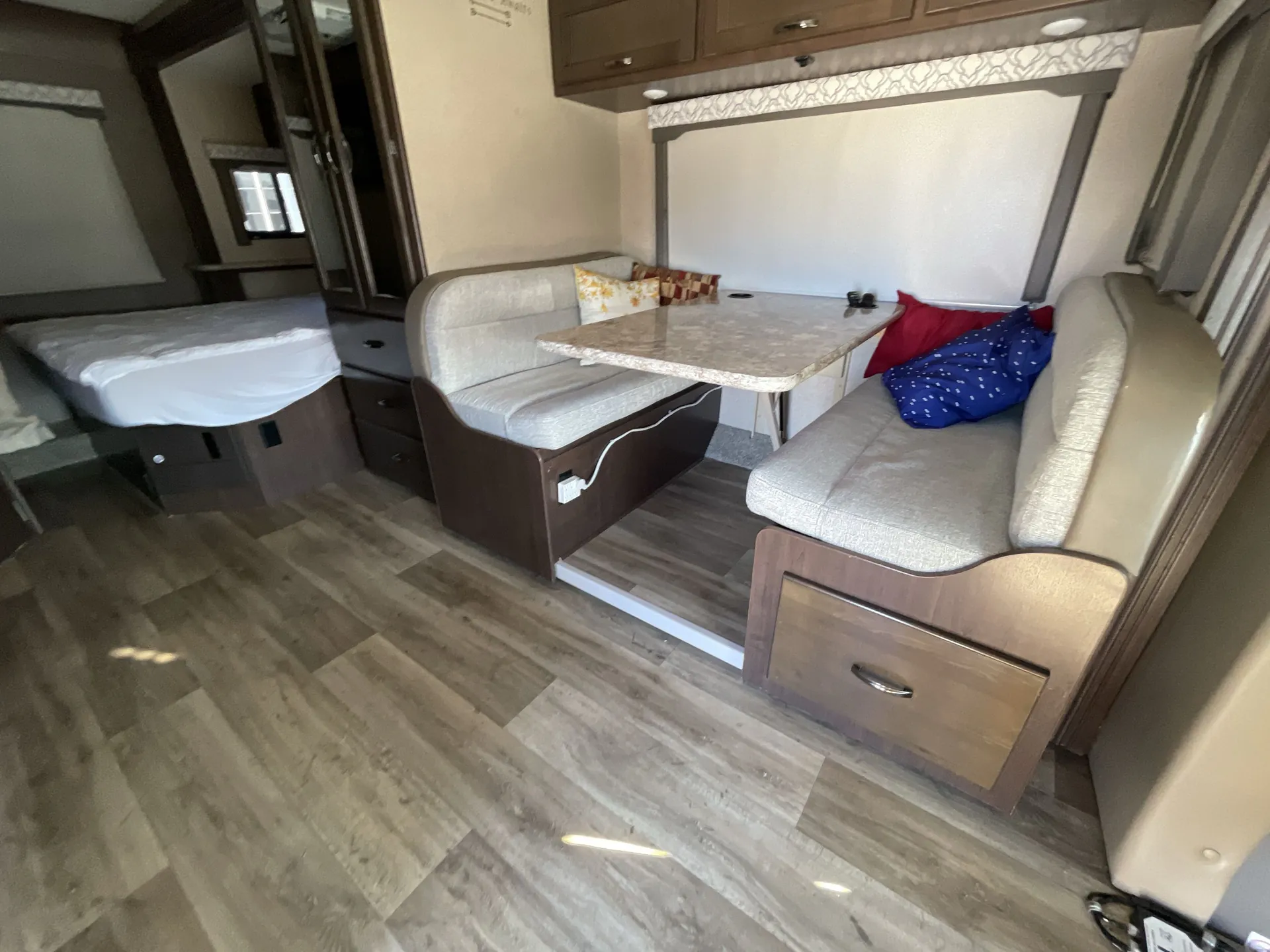 2019 Thor Motor Coach Freedom Elite 24FE — living area main