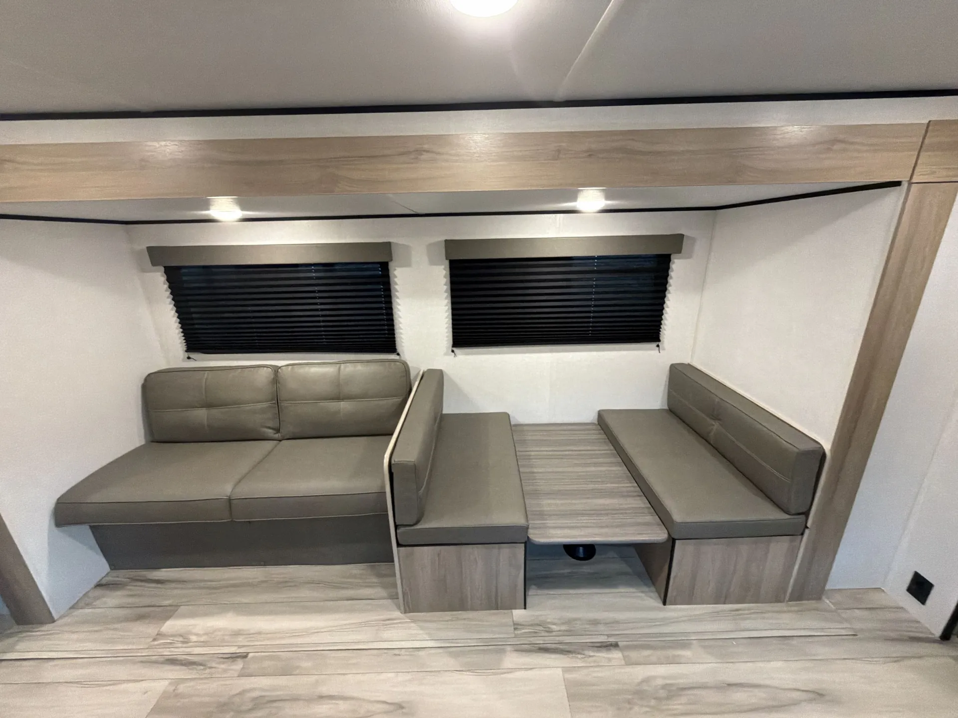 2026 Keystone Coleman 25R — living area main