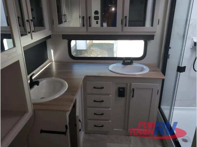 2026 Coachmen Chaparral 334FL - Photo 4