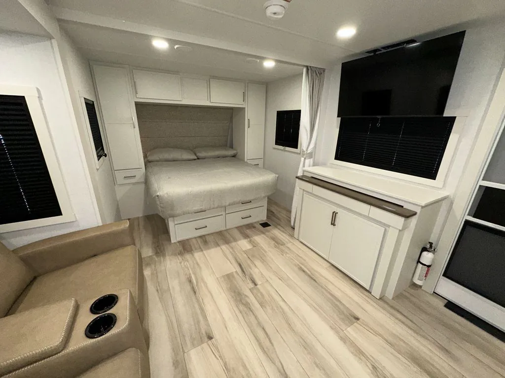 2026 Brinkley Model Ix 23X, Photos photo 7