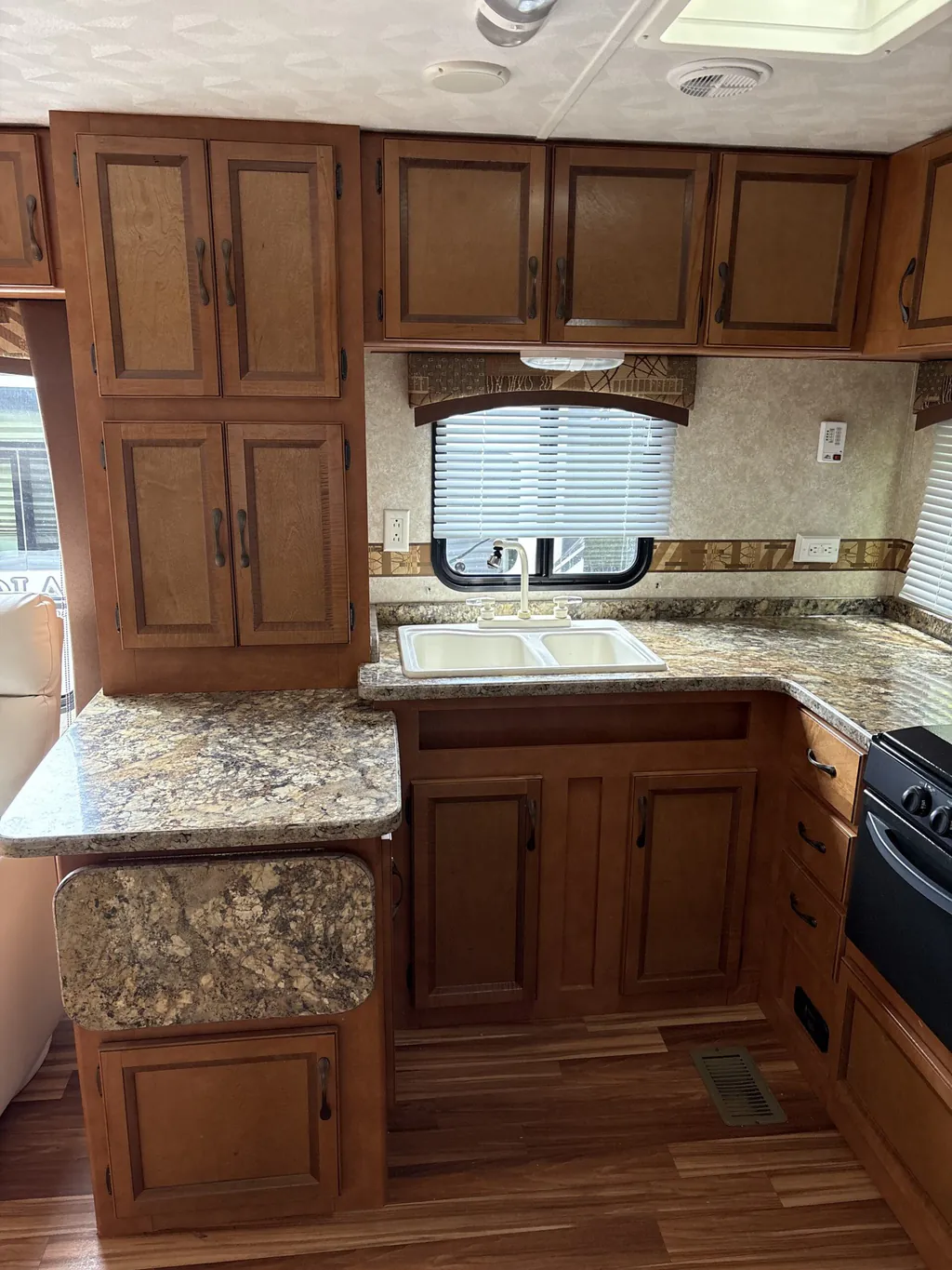 2014 Gulf Stream Conquest 295SBW, Photos photo 13