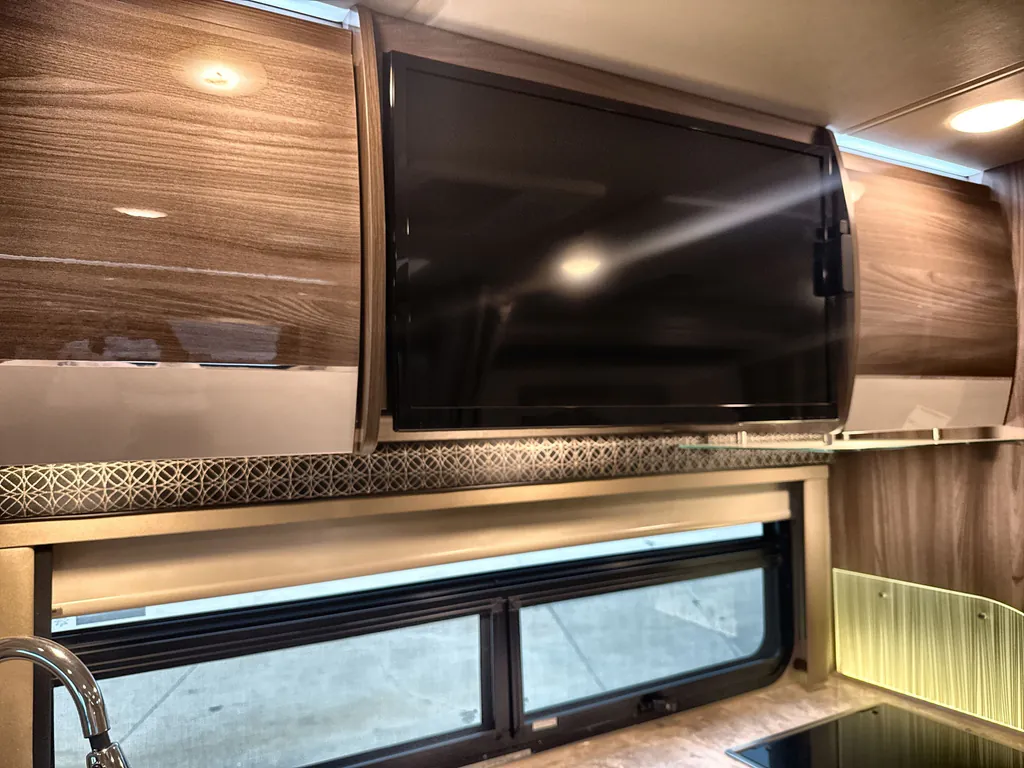 2022 Thor Motor Coach Tiburon 24FB, Photos photo 14