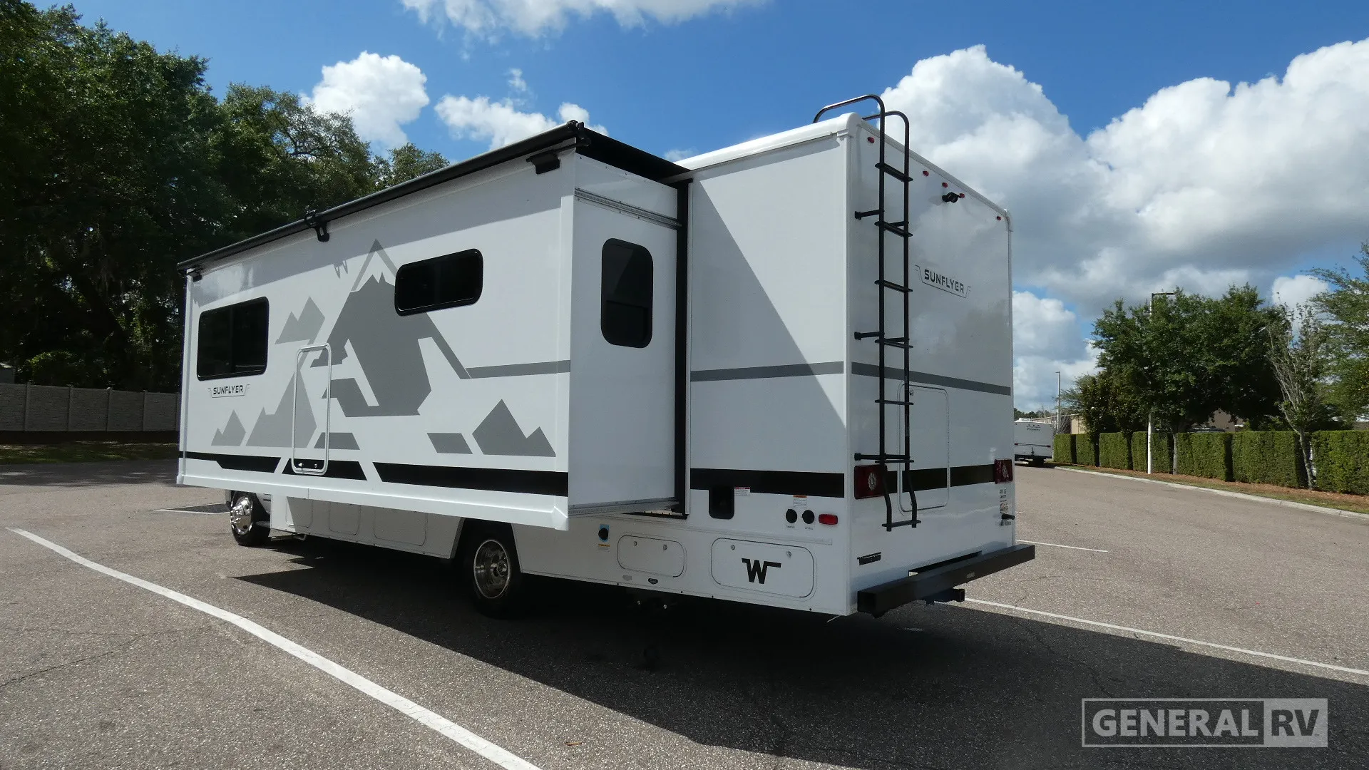 2027 Winnebago Sunflyer 28MB - Photo 4