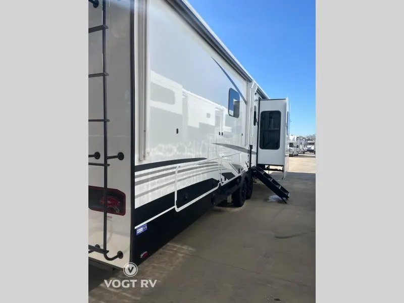 2026 Jayco North Point 382FLRB - Photo 4