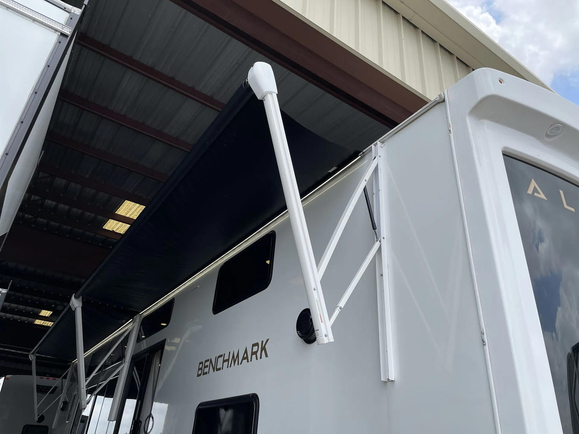 2026 Alliance RV Benchmark 44LFT - Photo 4
