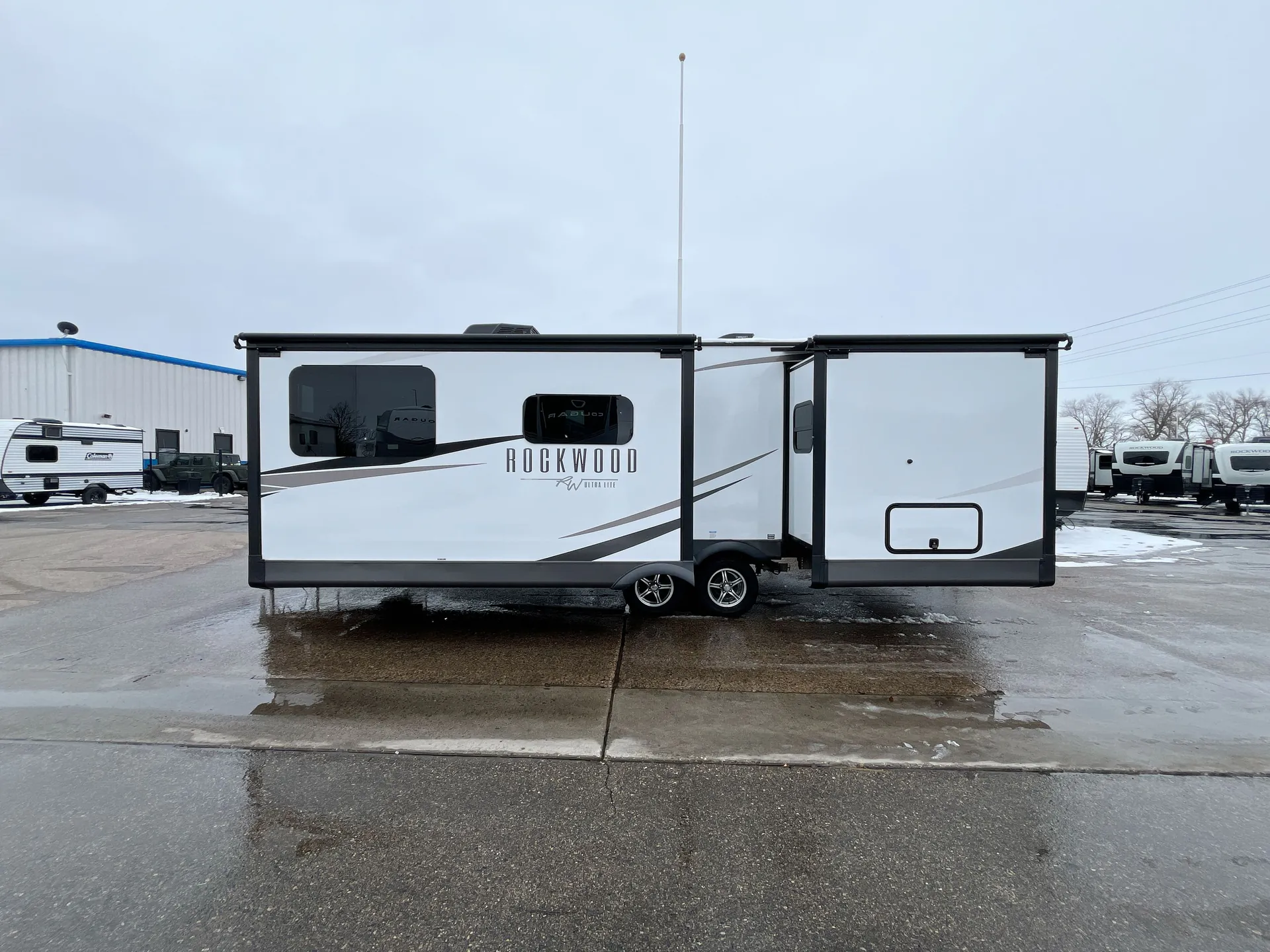 2025 Forest River Rockwood Ultra Lite 2608BS — off campside