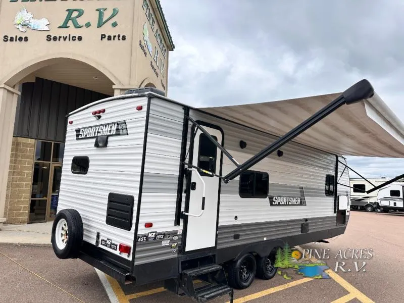 2022 KZ Sportsmen SE Used    241RKSE Rear Kitchen - Photo 3