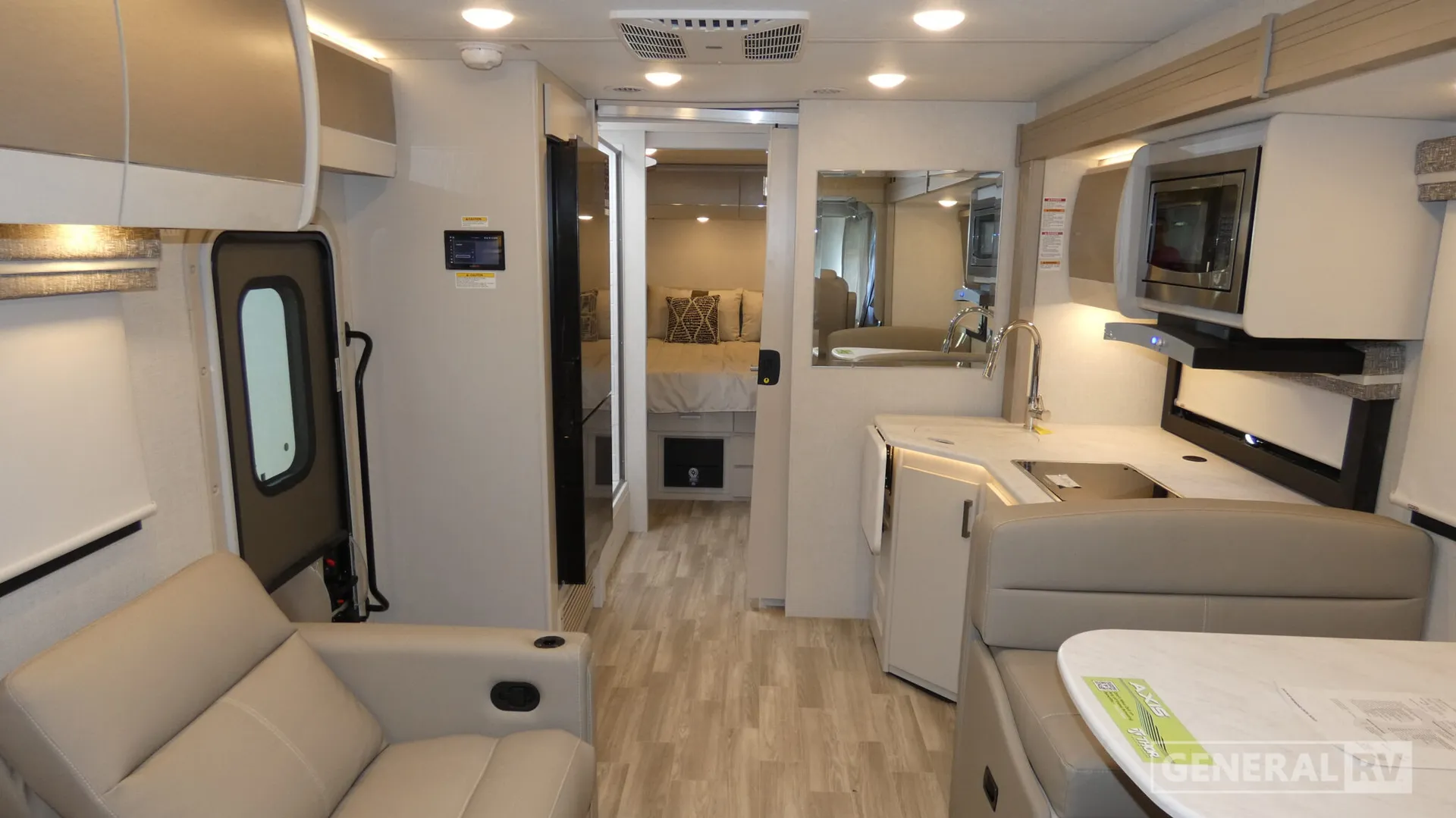 2026 Thor Motor Coach Axis 281 - Photo 3