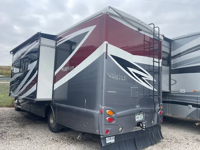 2015 Winnebago Navion 24J - Photo 4