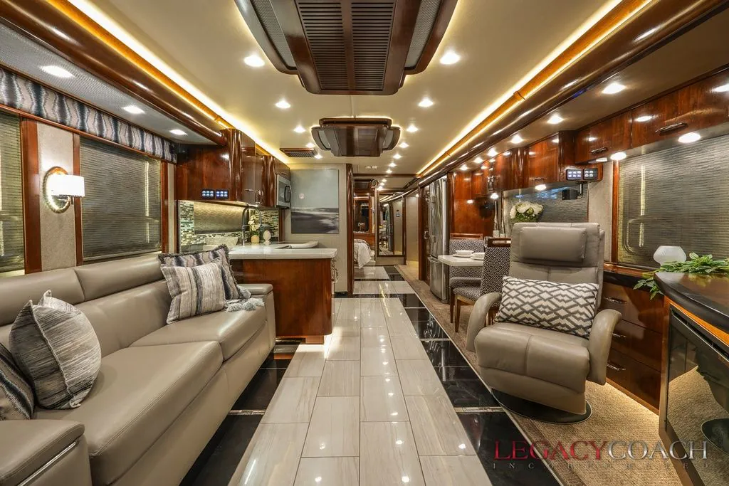 2016 American Coach American Eagle 45C - Photo 3