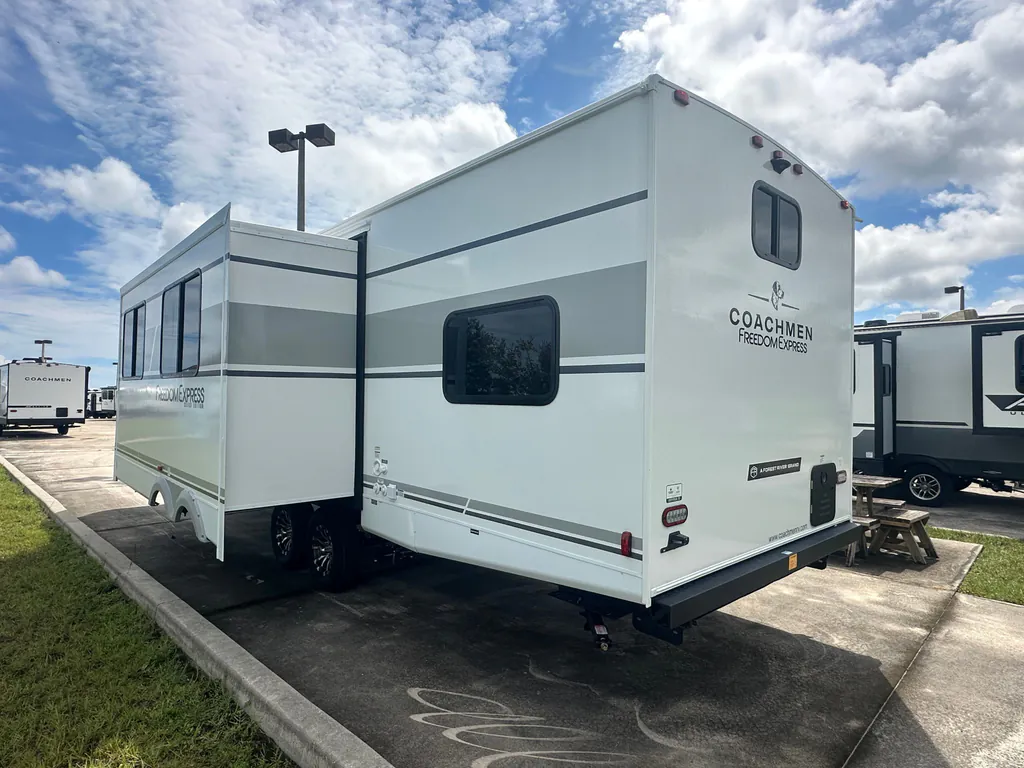 2026 Coachmen Freedom Express Select 30SE, Photos photo 3
