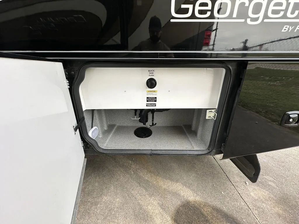 2019 Forest River Georgetown 369DS — Photo 6