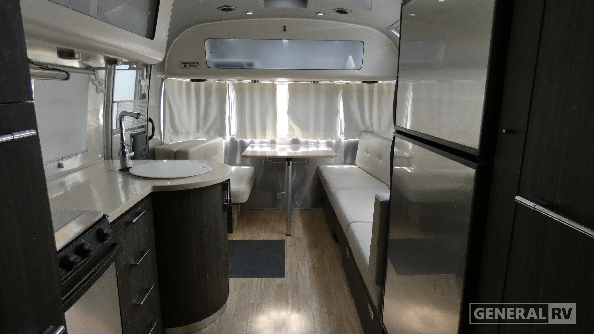 2019 Airstream International 27FB - Photo 3