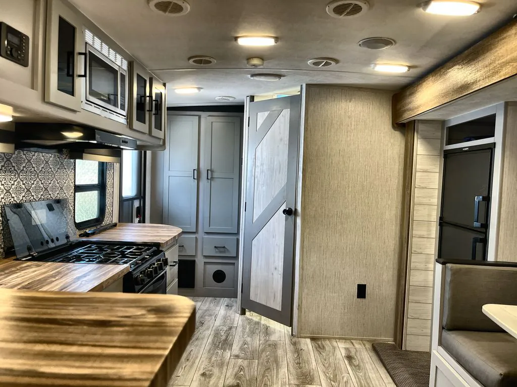 2022 Heartland North Trail Ultra-Lite Travel Trailer 22RBS - Photo 3