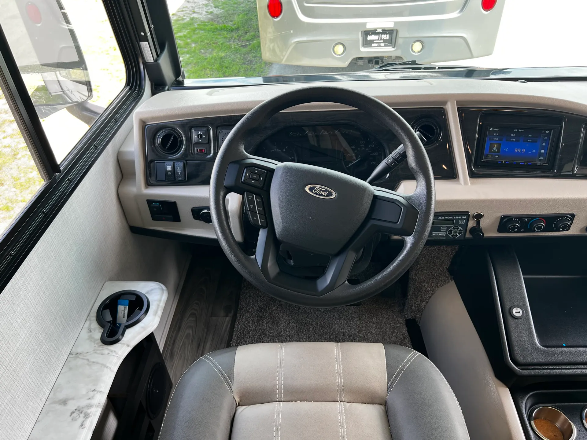 2024 Fleetwood Flair 29M - Photo 3