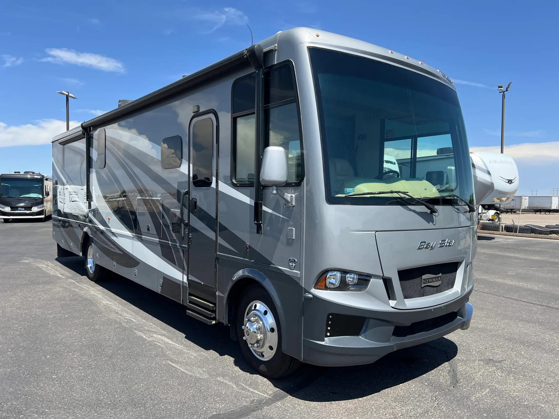 2021 Newmar Bay Star 3609 - Photo 2