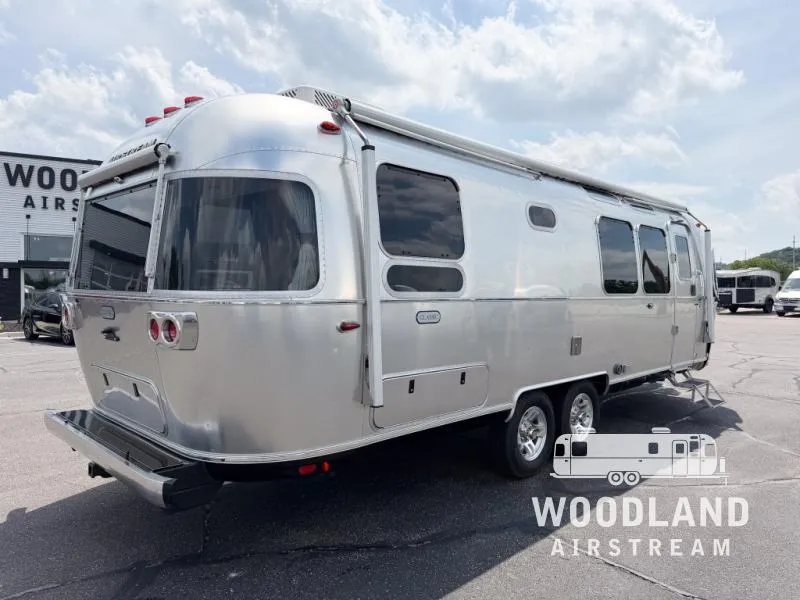 2026 Airstream Classic 28RB - Photo 4