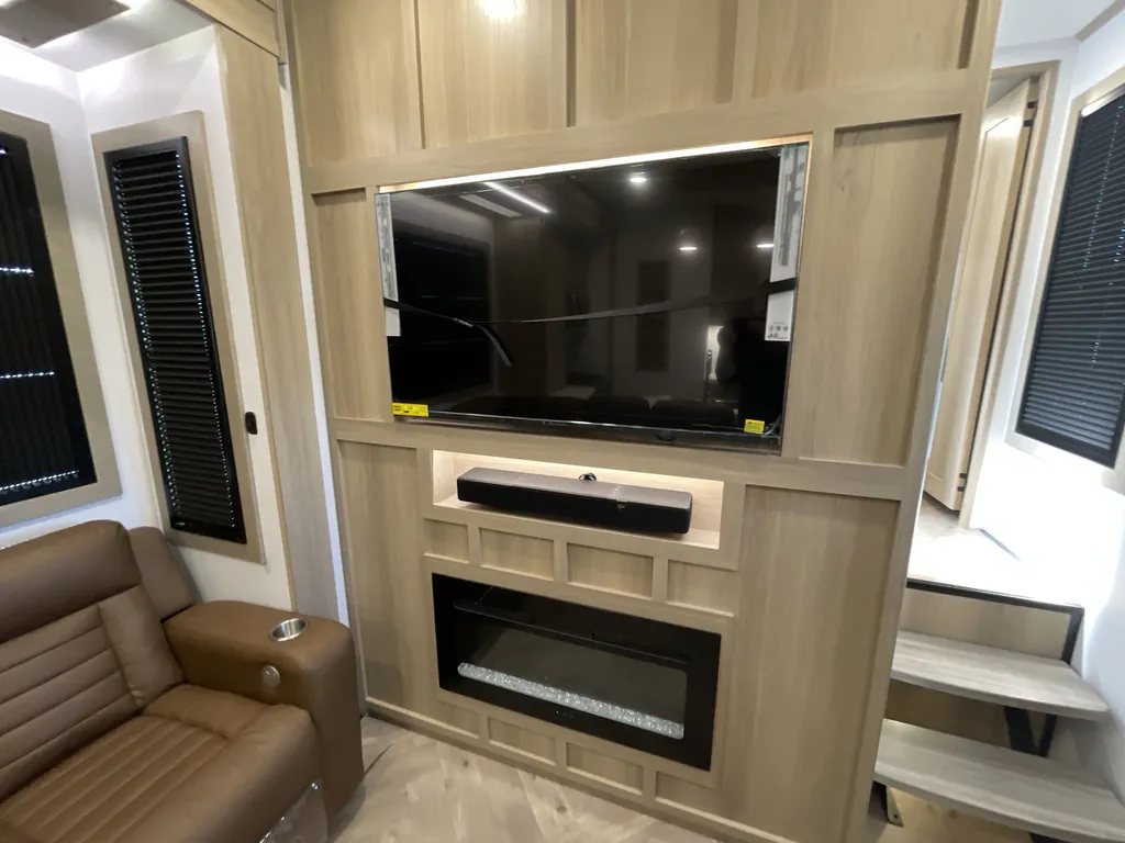 2026 Keystone Raptor 433, Photos photo 14