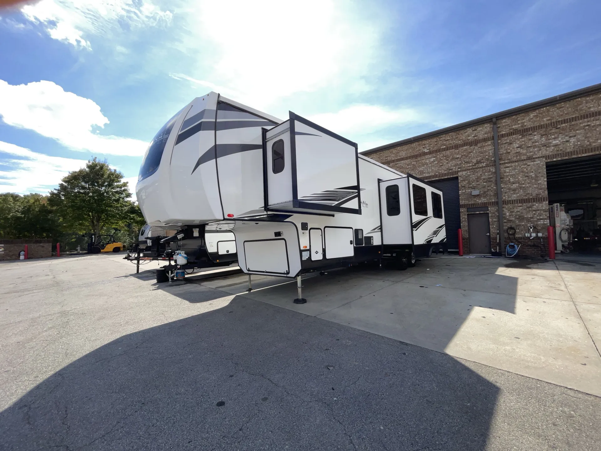 2022 Forest River Cardinal Limited 352BHLE